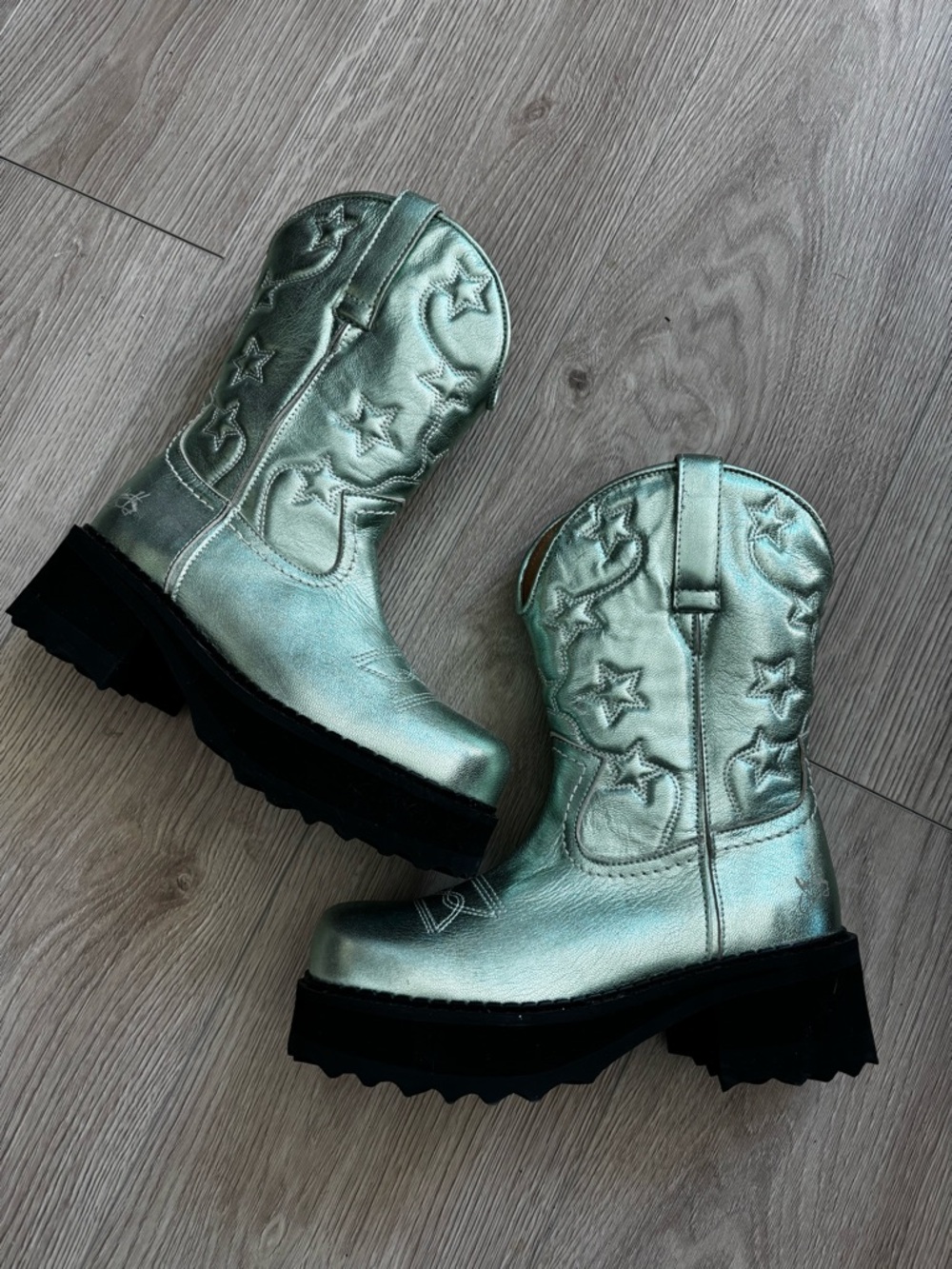 Metallic Green Star-Embroidered Western Boots